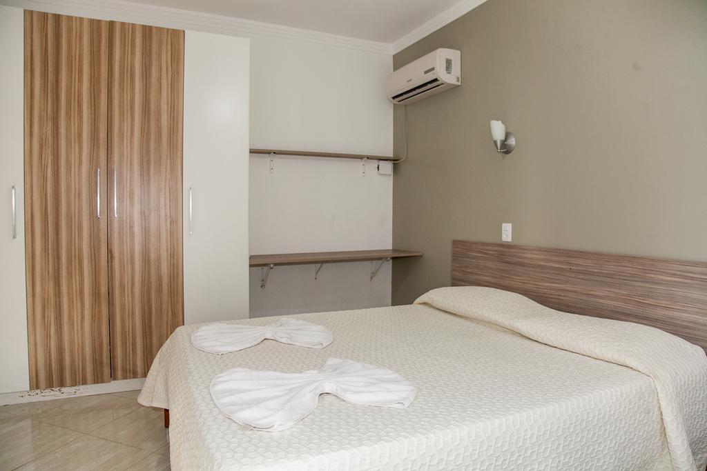 Residencial Ilha Dourada Hotel Governador Celso Ramos Bilik gambar
