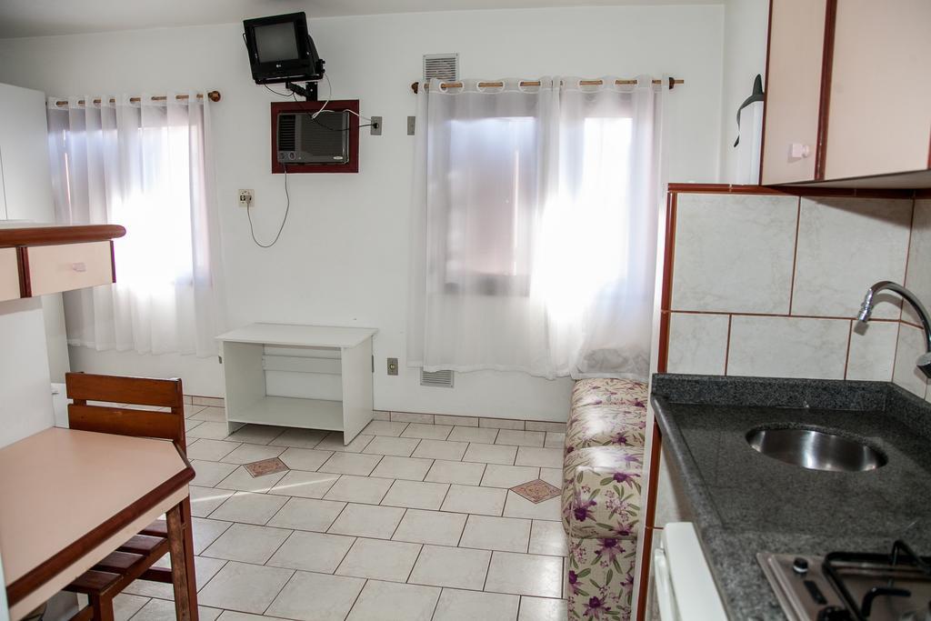 Residencial Ilha Dourada Hotel Governador Celso Ramos Bilik gambar